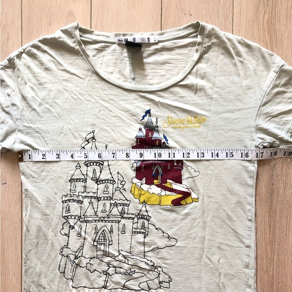 Uniqlo x Undercover Disney Snow White T Shirt Size S - Picture 6 of 11